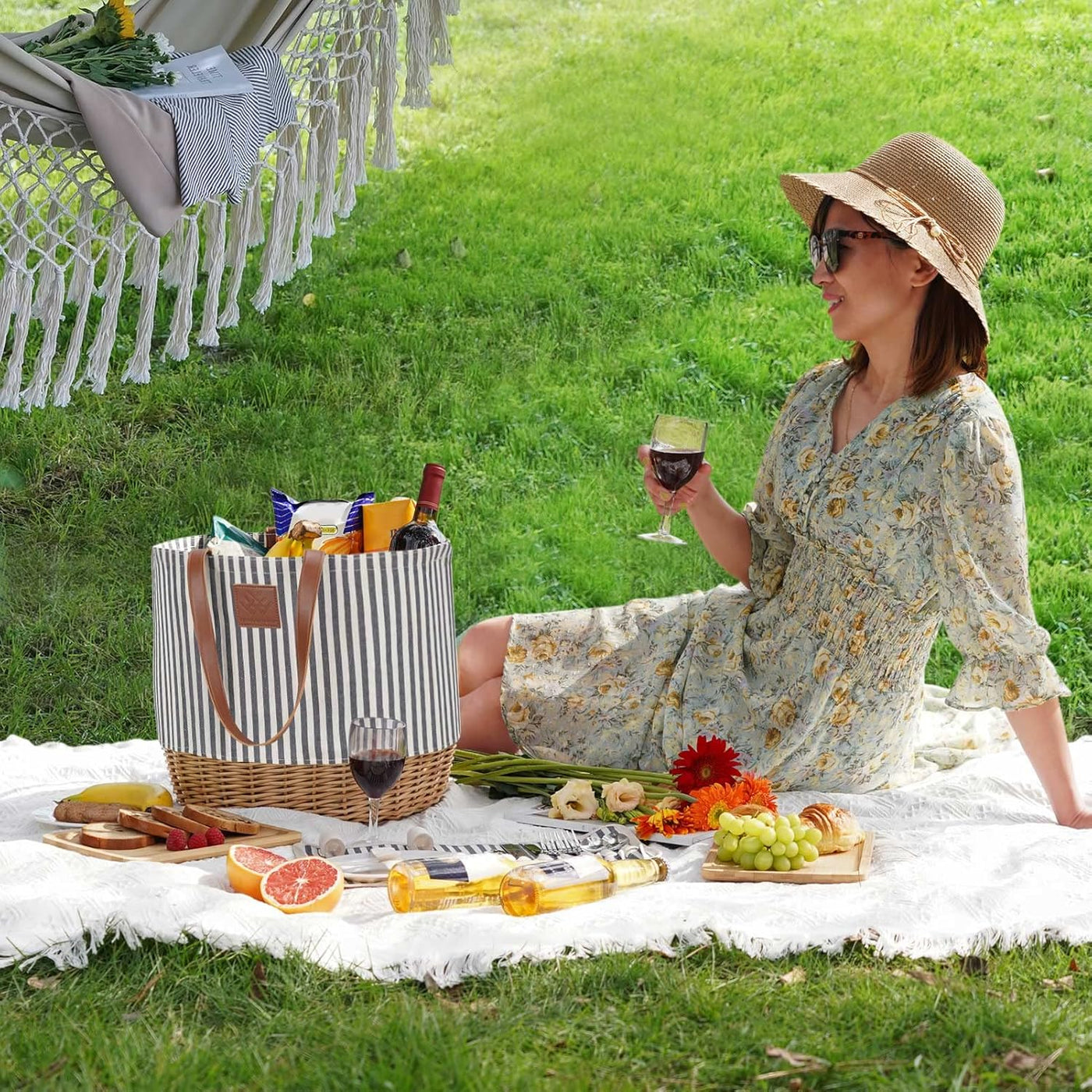 WILLOW WEAVE Portable Picnic Basket Bag for 2 with Two Sets of Plates, Silverware, and Plastic Wine Glasses, Roomy Insulated Beach Tote Bag for Thanks Giving Chritmas - Stripe
