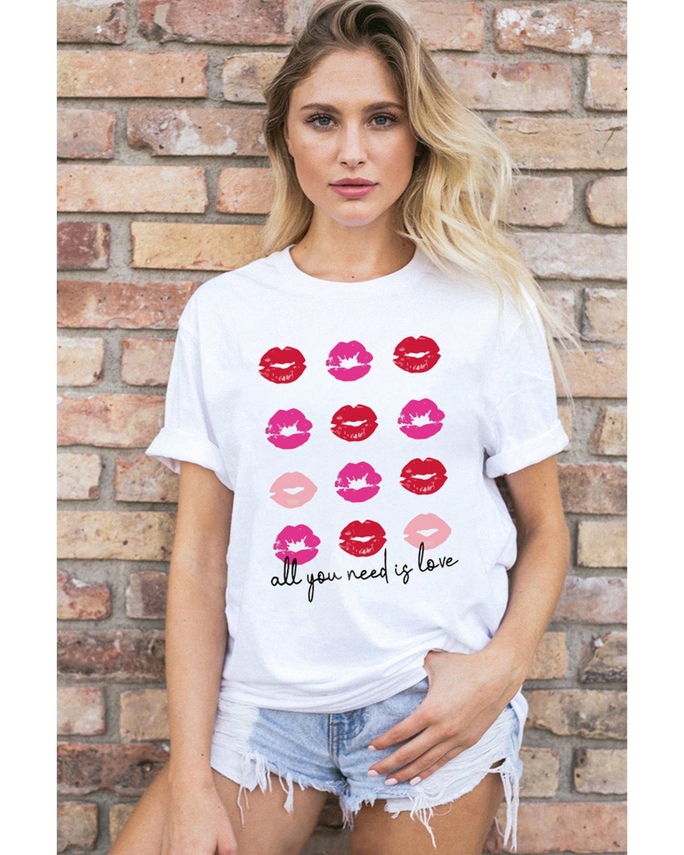 Azura Exchange Valentines Kisses Graphic Tee - M